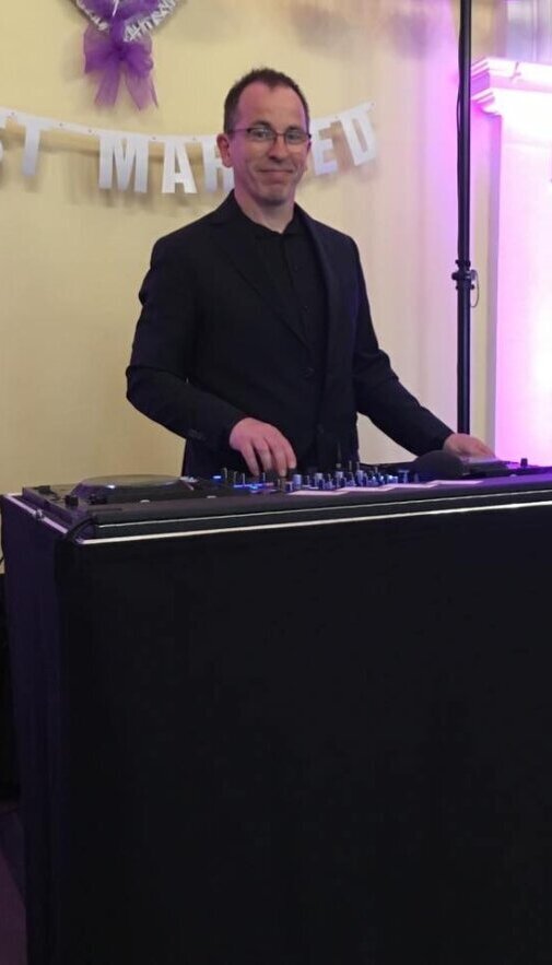 Euer Hochzeits DJ aus Darmstadt: Bernd Rohr Euer Hochzeits DJ aus Darmstadt: Bernd Rohr
